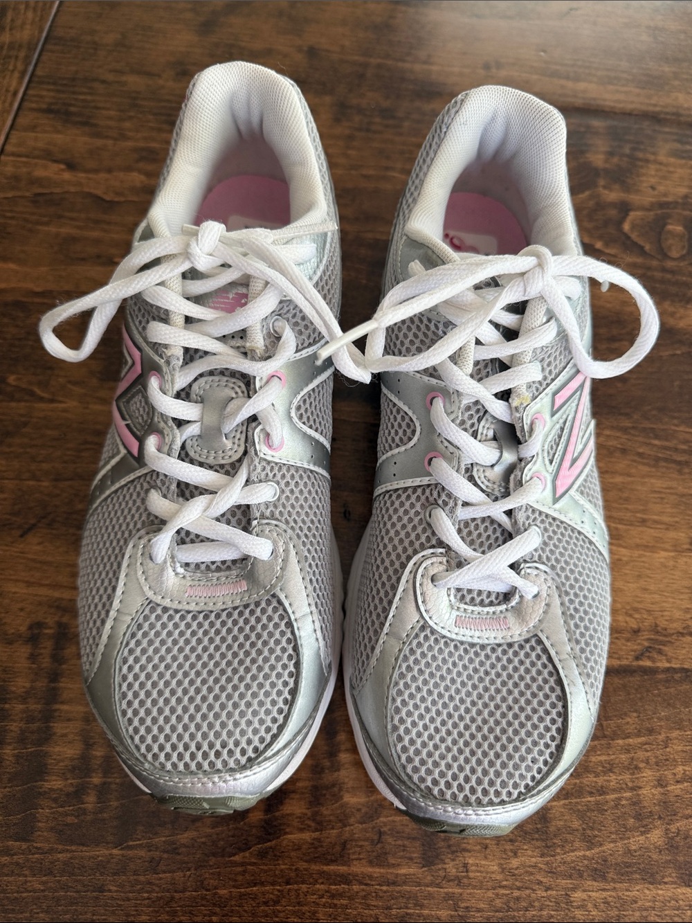 New Balance Women's Susan G Komen Silver/Pink Sneakers Size 8